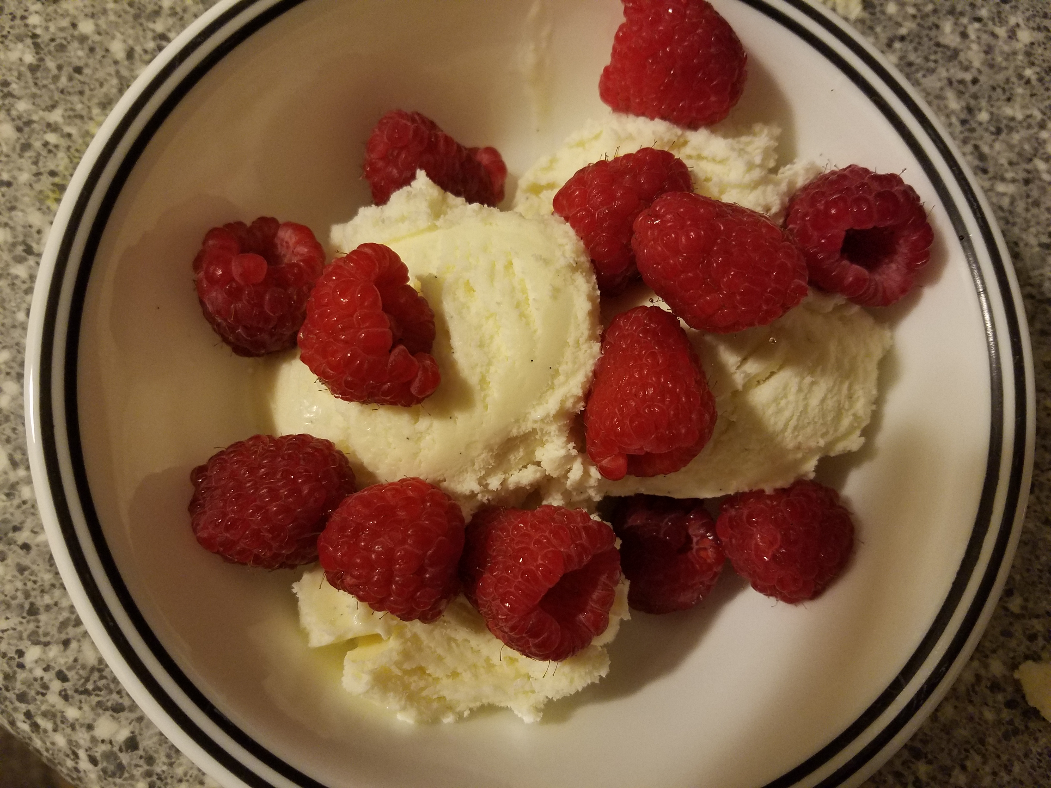raspberries-on-ice-cream-6357.jpg
